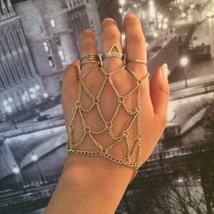 Hand chain bracelet