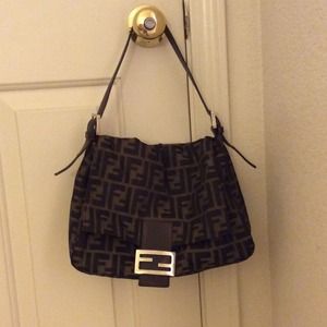 🎀authentic Fendi Should Handbag🎀