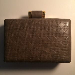 Textured clutch