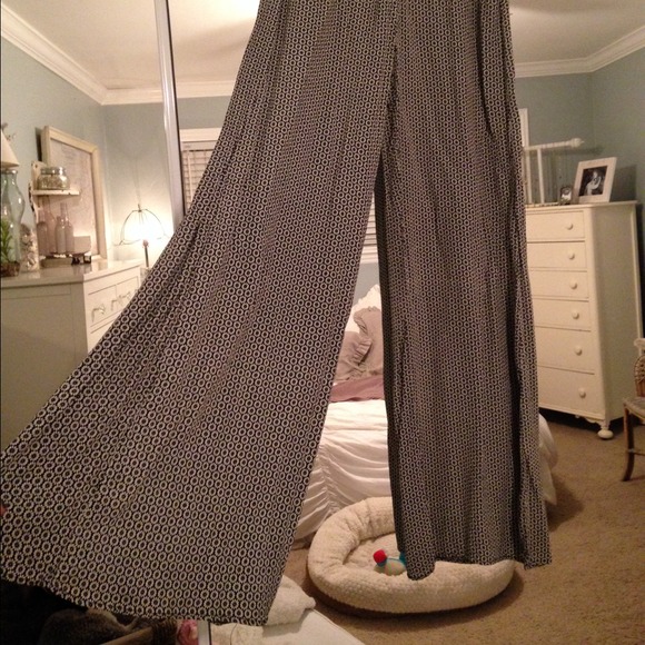 Brandy Melville ll John Galt Floral Pants