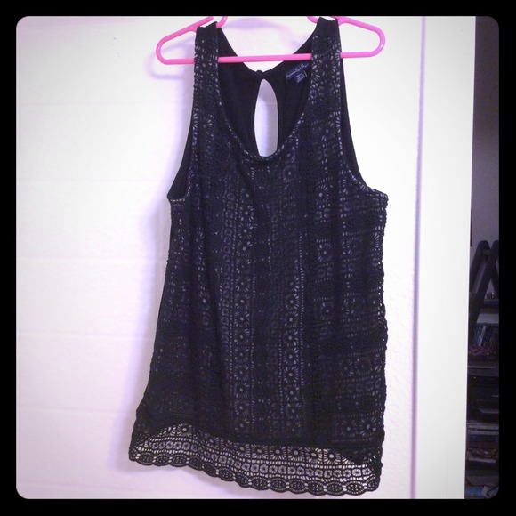 ❌Sold on vinted❌ Black and cream Crochet like tank - Picture 1 of 3