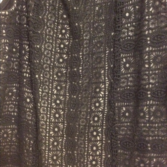 ❌Sold on vinted❌ Black and cream Crochet like tank - Picture 2 of 3