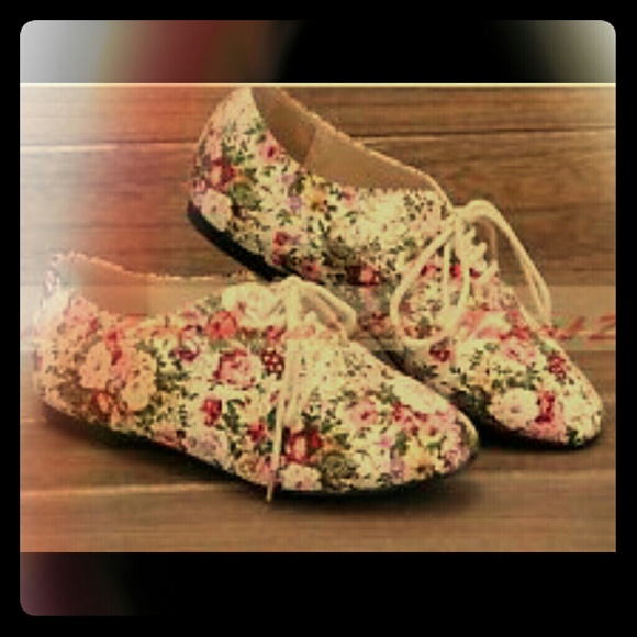 Tie up flower shoes!