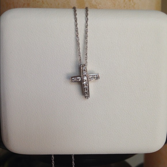 diamond Jewelry - 🎉HP🎉Diamond Pendant 14KWG Necklace