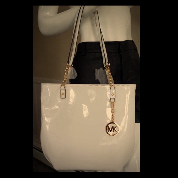 Michael Kors Handbags - Michael Kors jet set chain white leather purse