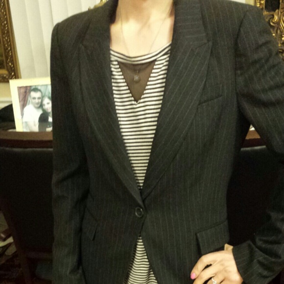 Zara basic blazer..one button..like new.. - Picture 2 of 4