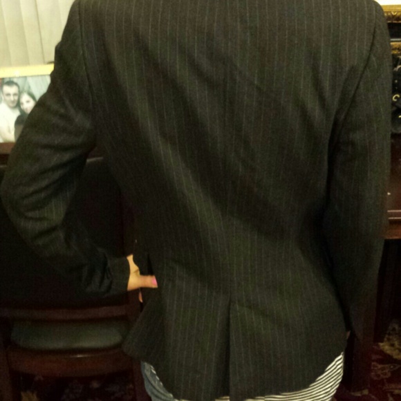 Zara basic blazer..one button..like new.. - Picture 3 of 4