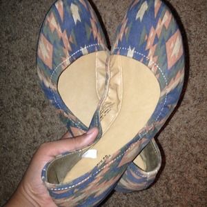 Mossimo Tribal print flats