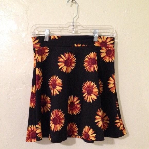 🚫Sold in bundle! Sunflower Skater Skirt - Picture 3 of 4