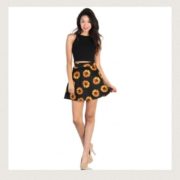 🚫Sold in bundle! Sunflower Skater Skirt - Picture 2 of 4