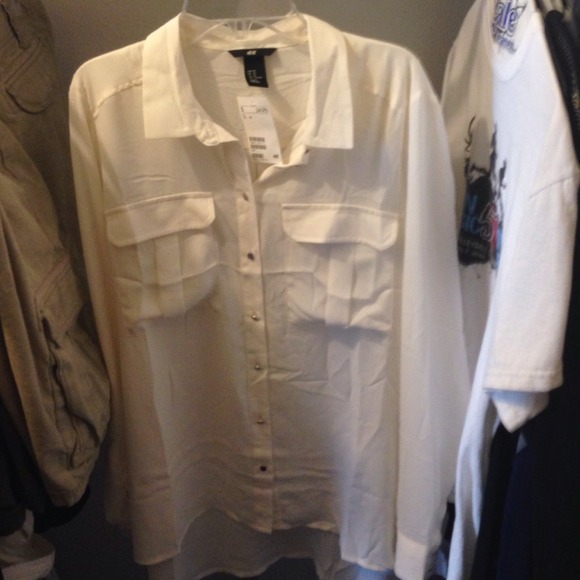 💢💢SOLD💢H&M white blouse NWT.