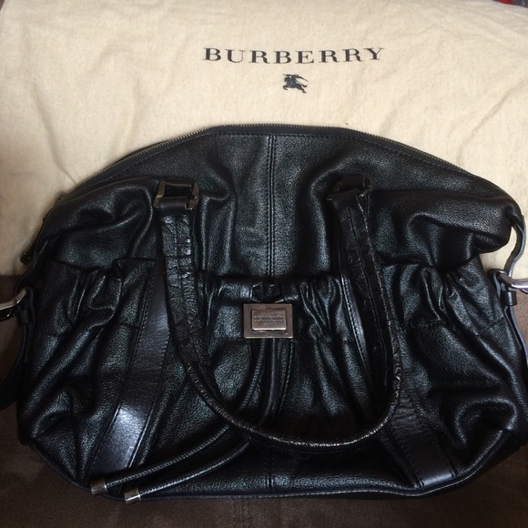 📍PRICE REDUCE📍Black burberry handbag