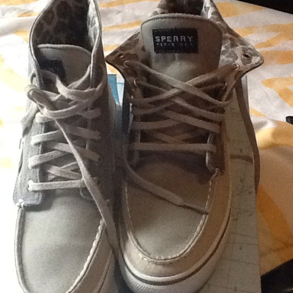 Sperry Sneakers (like new!!)