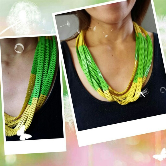 Amrita Singh Necklace - Picture 3 of 4