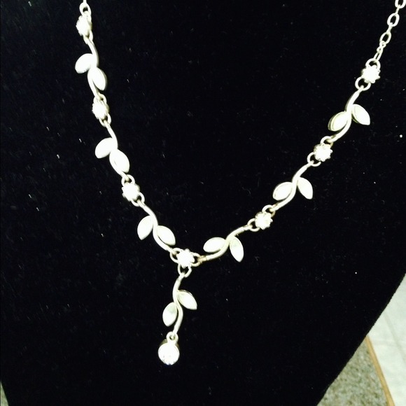 So dainty!  Hard to capture but oh so cute! - Picture 2 of 2