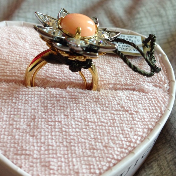 Juicy couture flower ring - Picture 3 of 3