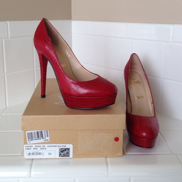 Red Platform pumps size 39.