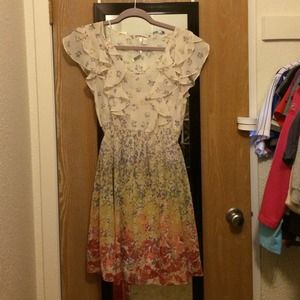 Beautiful Lauren Conrad spring floral design