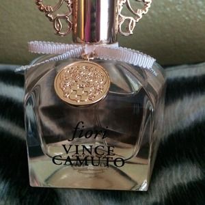 FIORI🌸🌺🌼 By Vince Camuto💗