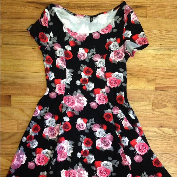 Flower print jersey dress by H&M.