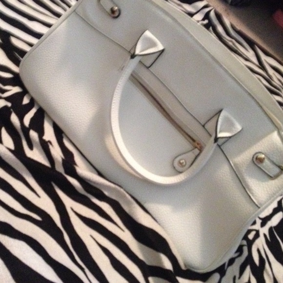 White purse - Picture 2 of 2