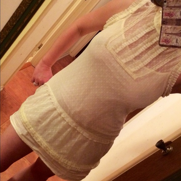 🌟Free People cream sheer lace tunic! 🌟 - Picture 2 of 3