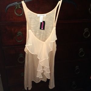 Summer ready peach ruffle tank!