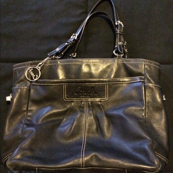 Black Friday sale !! 🍂🌰 Genuine leather Coach