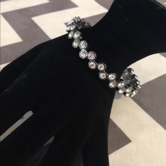 NWOT Bold Statement Crystal Bangle