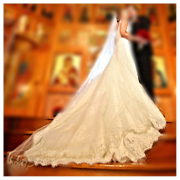 Wedding dress - Picture 3 of 4