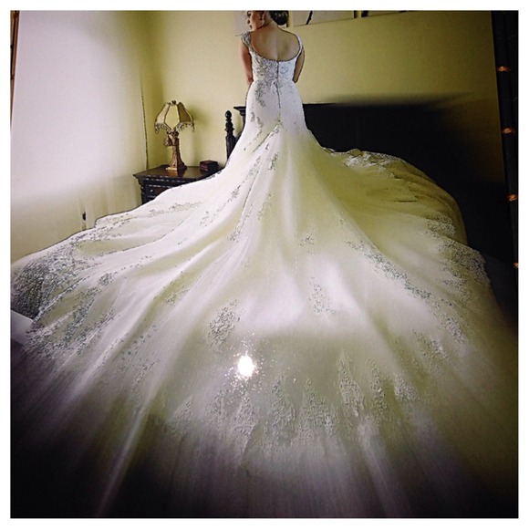 Wedding dress - Picture 4 of 4