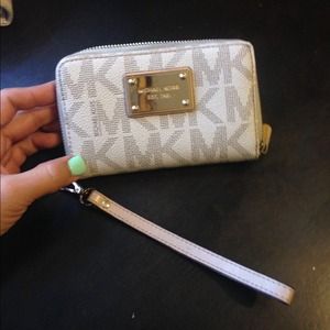 Michael kors wristlet for iPhone 💕