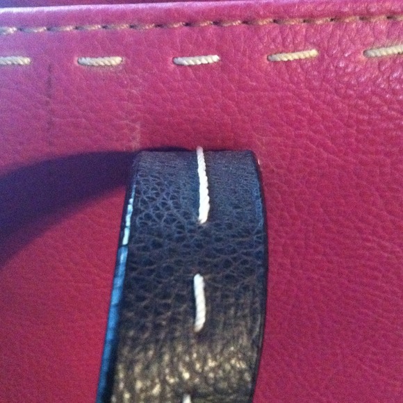 Liz Claiborne bag 🎉price lowered🎉 - Picture 3 of 3