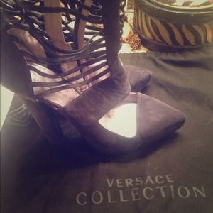 100% AUTHENTIC Versace Collection Size 10 pumps.