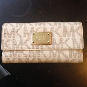 Michael kors wallet