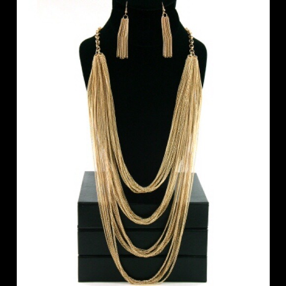🎉🎉22 in multi layered necklace earring set SOLD