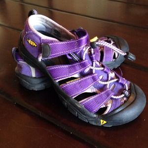 ❌❌Sold Offline❌❌Girls Keen Sandals