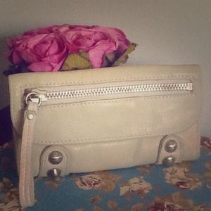 Linea Pelle Dylan wallet in sand