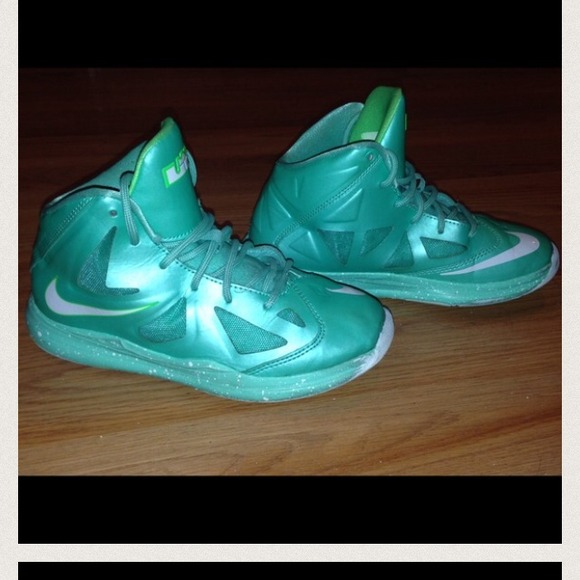 Sneakers bundle **ON HOLD**