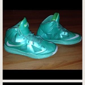 Sneakers bundle **ON HOLD**