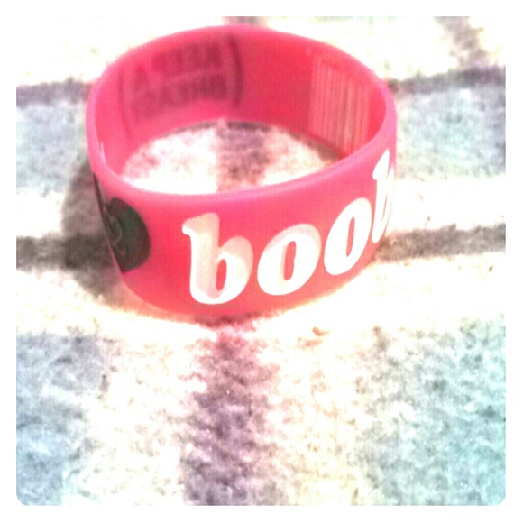Keep a breast bracelet
