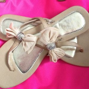 Steve Madden Flipflops.