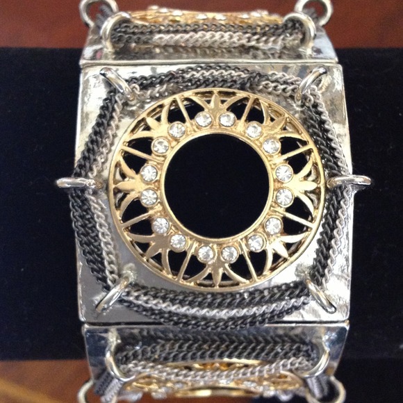 Jewelry - STUNNING bracelet