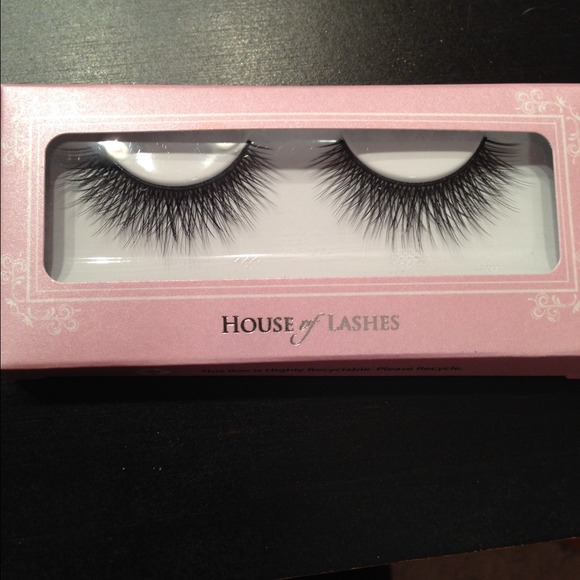 ⛔️SOLD⛔️House of lashes.