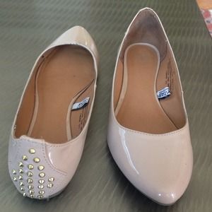 Adorable studded flats!!!  👍