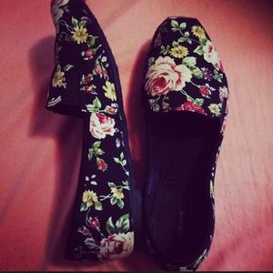 Floral print flats