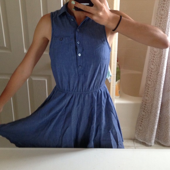 H&M Dresses & Skirts - Cute denim dress 👊.