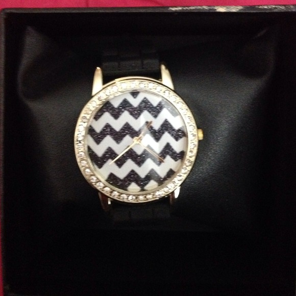 Black and white striped watch. - Picture 2 of 2