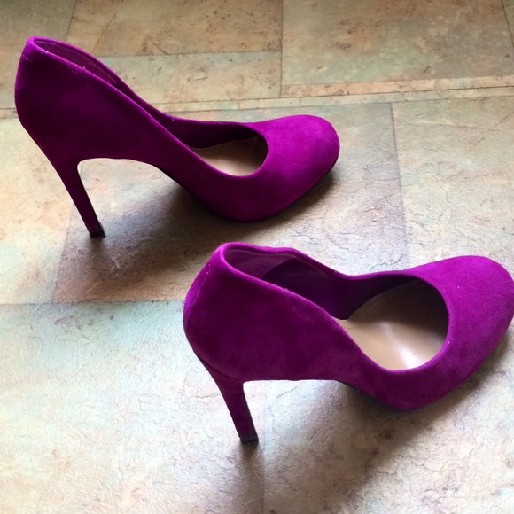 JESSICA SIMPSON FUSCHIA PUMPS!!