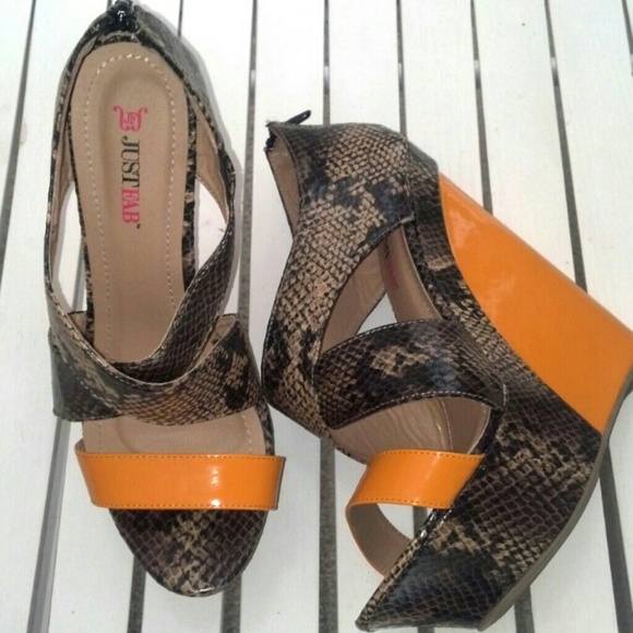 !!New Item!!!!   Snake print wedge